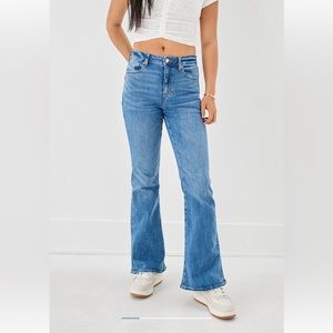 NWT American Eagle Super High Waisted Flare Jeans - Size 8 Short